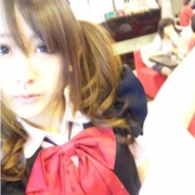 �ɰ����Ů��ͷ���и��Լ���