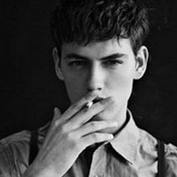 ŷ���ڰ�ͷ��_ĳ���������˲�� 