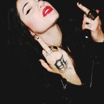 ϲ���������ڴ��߿�·�ϵ�����QQͷ�� 