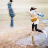 �Ƿ����Ըе�Ů���ռ�ͷ��ͼƬ_����һ���˲�����ǹµ� 