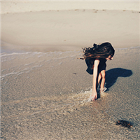 �������µ����⾳����������Ů��ͷ��