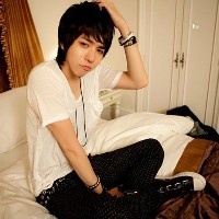 ����������ʱ����Ů������ͷ�� 