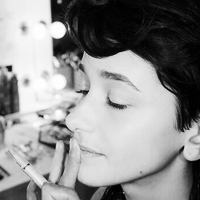 ŷ��Ӣ����ڰ�ͷ�� 