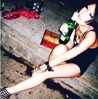 ����ḧ�İ����ȶ�������Ů��ͷ�� 