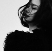 ������Ȼ�Ľ���Ů��������ͷ��