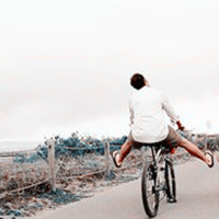 ��ǳЦ����������ҶԳƵ�����ͷ��