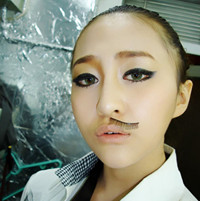 ���վ����Ǹ�Ů�� �����͵�Ů��ͷ��