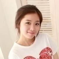 �ޱȿ��ֵ�qq����ͷ��һ��һŮ ���տ���Զ�غ���̫��