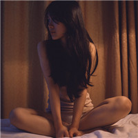 �ڰ�ϵŮ���˸��⾳ - QQͷ�� 