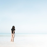 �������µ����⾳����������Ů��ͷ��