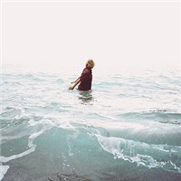 �������µ����⾳����������Ů��ͷ��