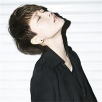 ����������ʱ����Ů������ͷ�� 