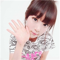 �������������ɰ�Ů������ͷ��΢Цȫ�г���ԭ�¹�ȥ�Ĳ���