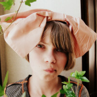 �Ƿ����Ըе�Ů���ռ�ͷ��ͼƬ_����һ���˲�����ǹµ� 