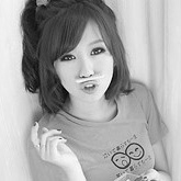 �ܶ�Ŀɰ�Ů����̬�ĺڰ�QQͷ��ͼƬ