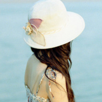 �����˵���������۵��ǹ�ɫ 