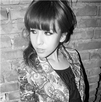 2011Ů���ڰ�ͷ�� ����һ�ˡ�ͣ���������߹��Ľ�ͷ 