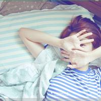 ��ǳЦ����������ҶԳƵ�����ͷ��