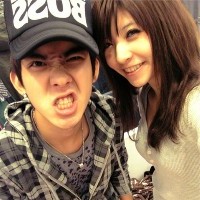 ��������ק����ͷ�� վ��ԭ�ص��ŷ��ӵ��