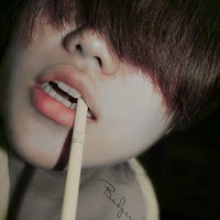 �����˵���������۵��ǹ�ɫ 