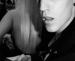 ŷ���ǷϷ���Ըз�����Ů��ɧ�����ͷ�� 