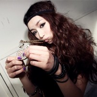 �ɰ������Ů��