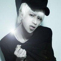 ��һ������������qq����ͷ��һ��һŮ����Ϊ�������ɡ�