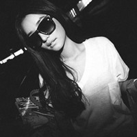 �ڰ�ϵŮ���˸��⾳ - QQͷ�� 