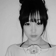 �ɰ���90��qqŮ���ڰ�ͷ��_���ĵ�Ԣ��