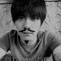 ��Ȼ�ڰ�ͷ�� ͻȻ������