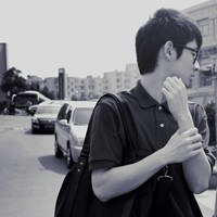 ��Ȼ�ڰ�ͷ�� ͻȻ������