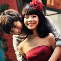 ���µ�QQ����ͷ��һ��һŮ�����������������ŵ