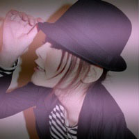 ���µ�QQ����ͷ��һ��һŮ�����������������ŵ