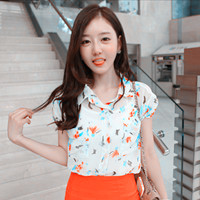 �׸������ڰ���ɫͷ���Ů��