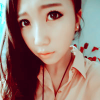 �׸������ڰ���ɫͷ���Ů��