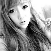 ר��Ů���ĺڰ׸���ͷ��