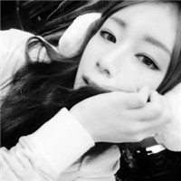 ר��Ů���ĺڰ׸���ͷ��