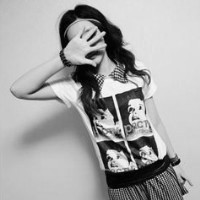 ר��Ů���ĺڰ׸���ͷ��