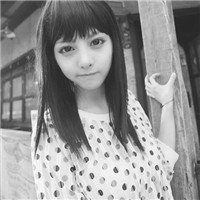 ר��Ů���ĺڰ׸���ͷ��