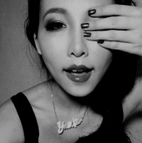 ר��Ů���ĺڰ׸���ͷ��