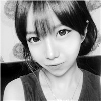 ר��Ů���ĺڰ׸���ͷ��