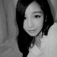 ר��Ů���ĺڰ׸���ͷ��