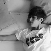 �����������˸�ͷ��,�ڰ�ŷ��������Ƕ��ܿɰ�