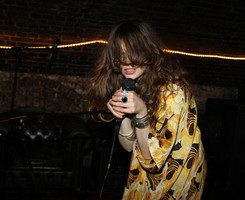 ŷ��ͷ���ͼ �ķϵ�������Ϊ��˭