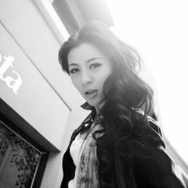 ����������Ů����ɫͷ������һ������е��Ļ�����