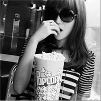 ����������Ů����ɫͷ������һ������е��Ļ�����