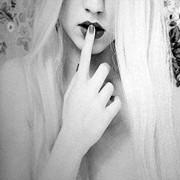 ����������Ů����ɫͷ������һ������е��Ļ�����