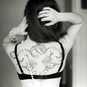 ����������Ů����ɫͷ������һ������е��Ļ�����