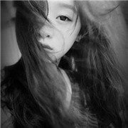 ����������Ů����ɫͷ������һ������е��Ļ�����