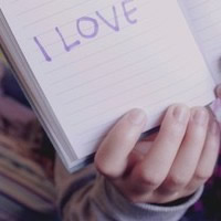 2012����QQ����ͷ��һ��һŮ,һ�ԶԵ���������ô�����Ҹ�